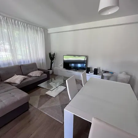 Villa Lido - *